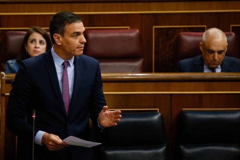 Sánchez exige a Casado arrimar el hombro en “lo básico” y velar por los intereses de España en la UE