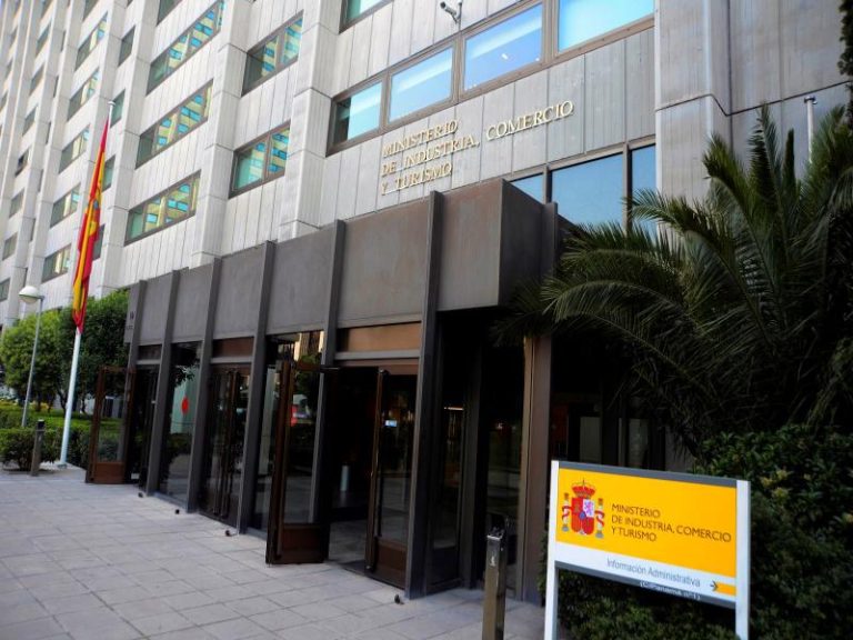 El Gobierno rechaza la decisión de Estados Unidos de mantener los aranceles a productos españoles