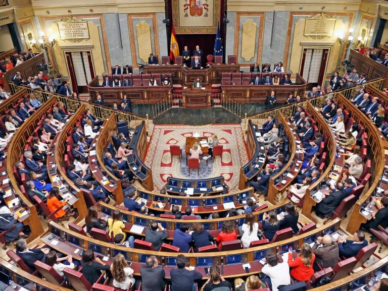 El parlamento español donde sus señorías...