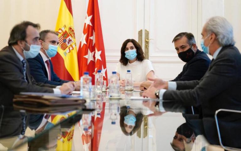 Madrid, Canarias y Baleares reducen más del 25% los contagios mientras la segunda ola crece en España