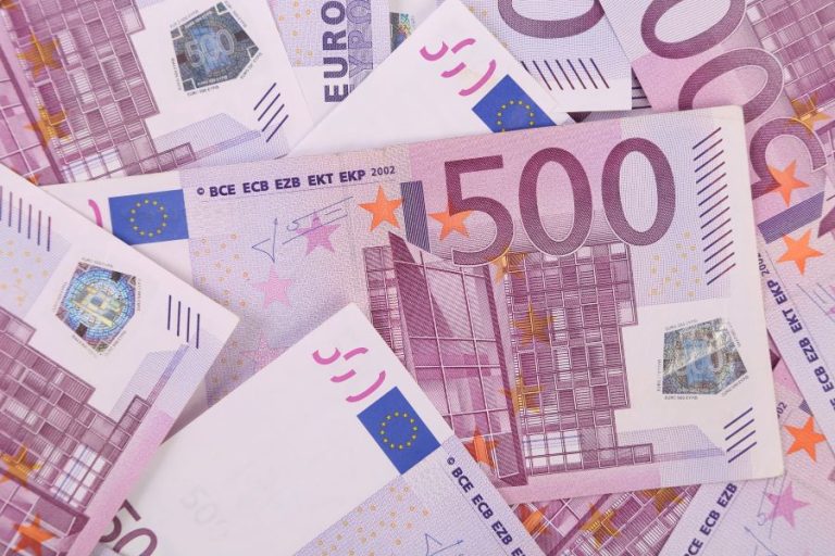 Billetes de euro | Foto de 123RF/indigolotos