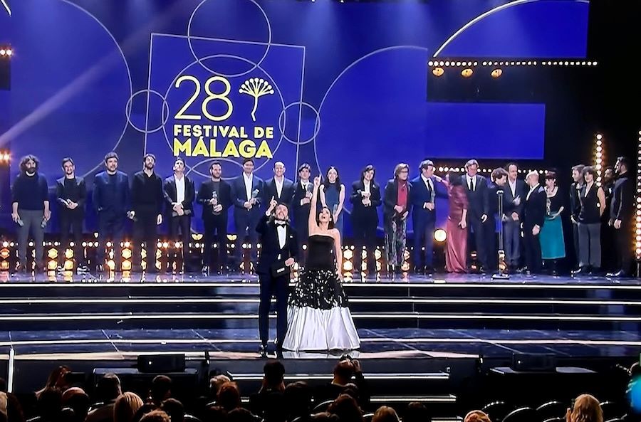 Los premiados en el escenario