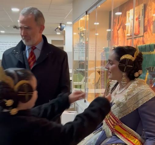 El Rey llega por sorpresa a las fallas de Valencia, en su novena visita tras la dana