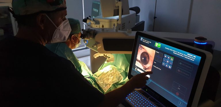 Quirónsalud Málaga incorpora el láser refractivo más avanzado y personalizado del mercado