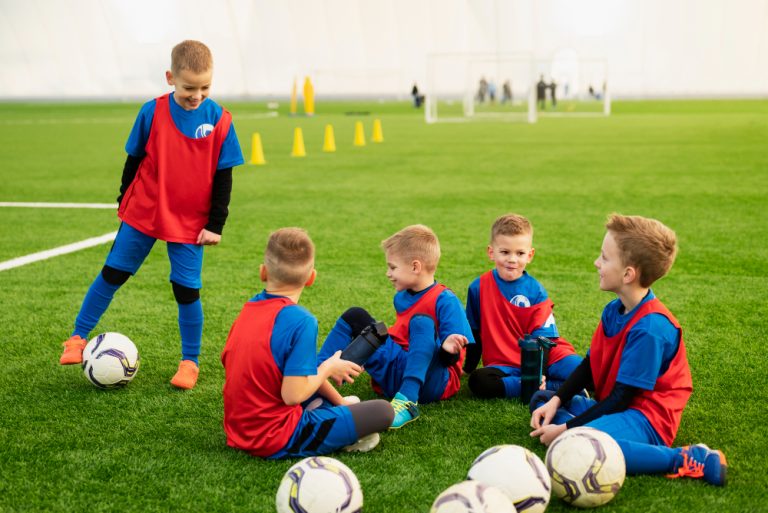 El fútbol infantil fortalece la salud física y emocional desde edades tempranas