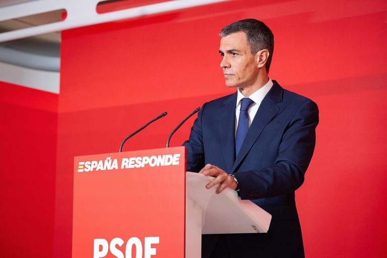 Sánchez pide perdón por la dimisión de Santos Cerdán
