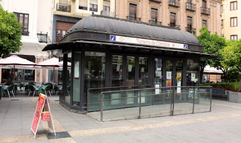 Las consultas a los puntos de información turística suben un 12,14% en el primer semestre, con predominio de los visitantes extranjeros