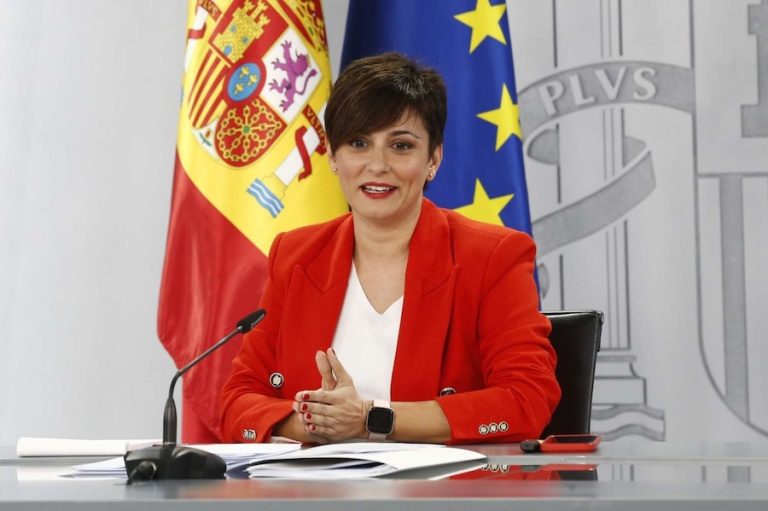 La ministra de Vivienda y Agenda Urbana, Isabel Rodríguez, en una rueda de prensa en Moncloa | Foto de Pool Moncloa/José Manuel Álvarez