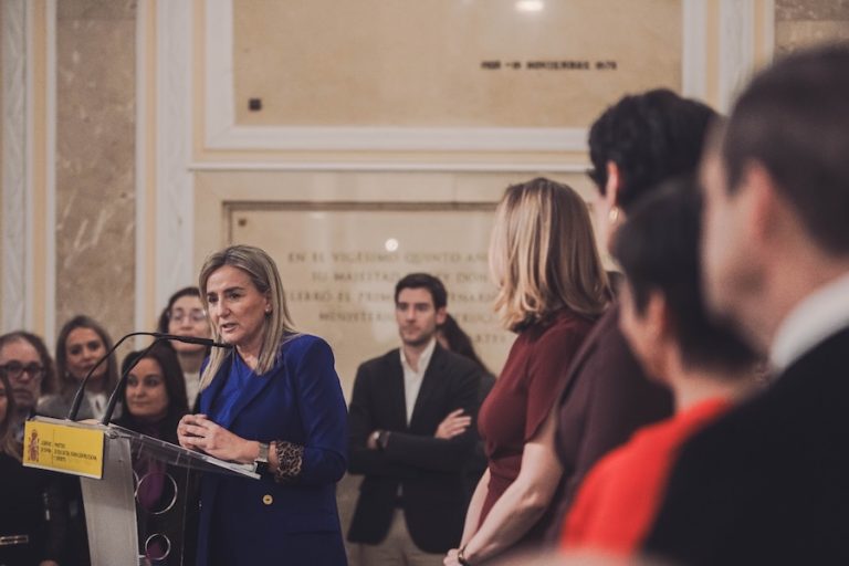 Milagros Tolón: El futuro de nuestro país empieza en las aulas