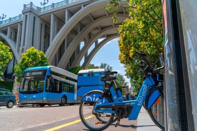 EMT lanza un billete virtual para viajar en autobús y bicimad por 1,80 euros durante 90 minutos
