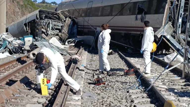 Tragedia en Adamuz, se eleva a 42 los fallecidos. Devastador accidente de trenes deja varios muertos Imagen Guardia Civil