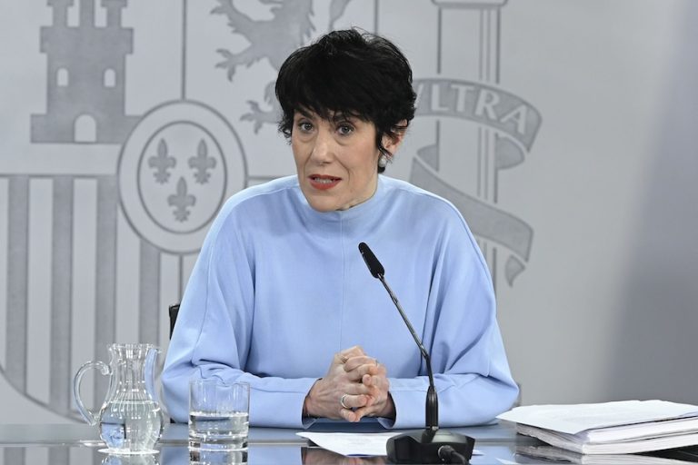 Elma Saiz acusa al PP de “pulsar el botón del pánico” contra los pensionistas