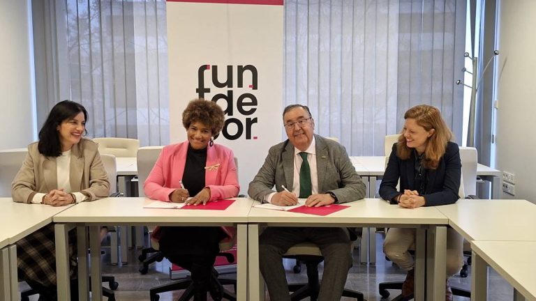 Liderazgo femenino, Mujer y Poder y Fundecor