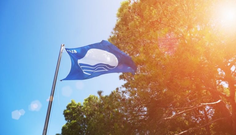 España izará este verano 677 banderas azules en playas, nuevo récord histórico y mundial